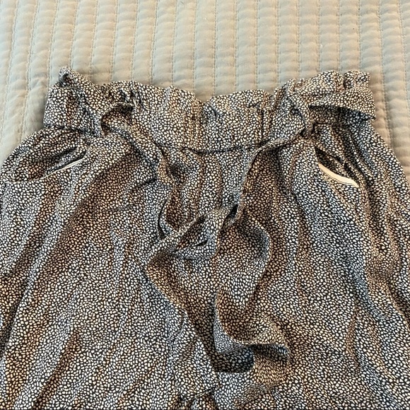 Paperbag Huron Pants (Francesca’s) - Picture 5 of 8